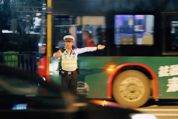 益牛网 今天18时起，广州塔、白云山等周边路段有临时交通管制